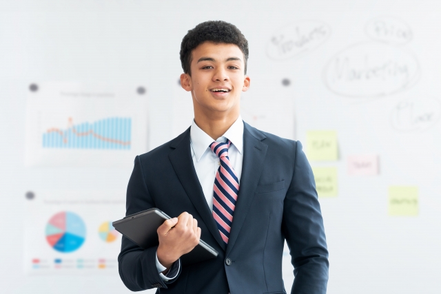 【28卒 外国人留学生対象】ES・面接を通過するための「企業研究」のやり方！